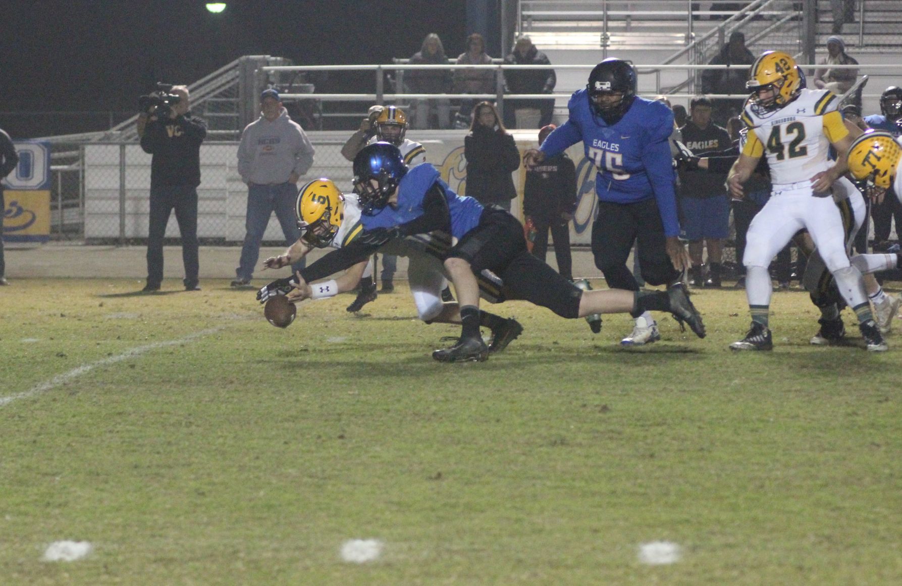 Kingsburg falls to Bakersfield Christian